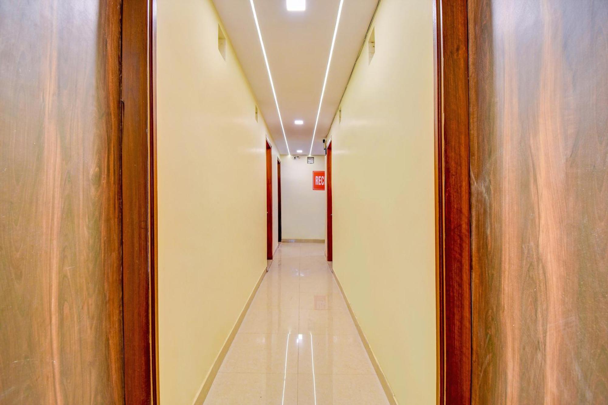 Hotel O Friendship Inn 德里 外观 照片